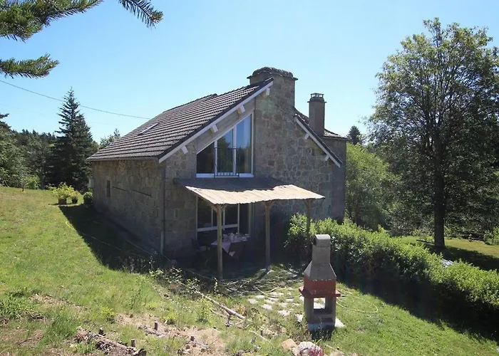 Nature Au Chambon-sur-lignon: Terrasse, Wifi, Proche Activités Et Commerces - Fr-1-582-137 Hébergement de vacances *