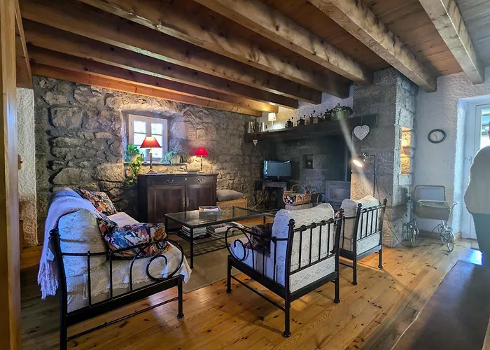 Nature Au Chambon-sur-lignon: Terrasse, Wifi, Proche Activités Et Commerces - Fr-1-582-137 Hébergement de vacances *